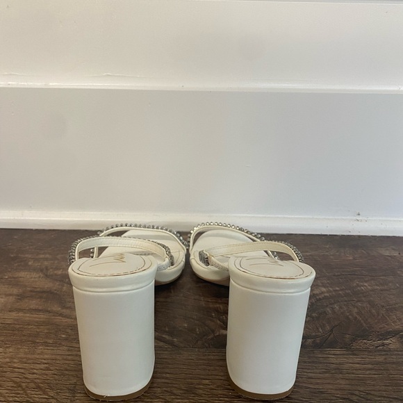 LULU’s Heels - Picture 6 of 8